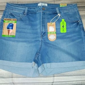 Women's plus size shorts